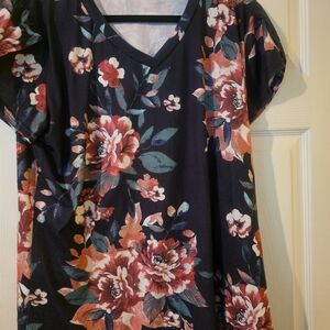 Women's Navy Floral V-Neck Top - Comfortable Everyday Shirt
